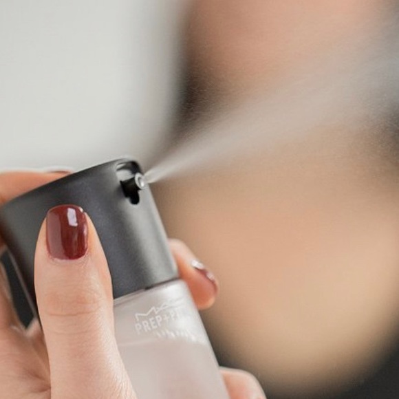 MAC Stars of Skincare Kit *LIMITED EDITION* - Picture 11 of 15